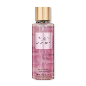 Victoria's Secret Velvet Petals mist - Victoria's Secret bodymist i doften Velvet Petals! Noterna står på andra bilden. 2/3 är kvar.
