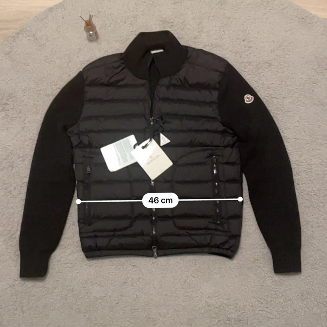 Svart pufferjacka från Moncler - 1