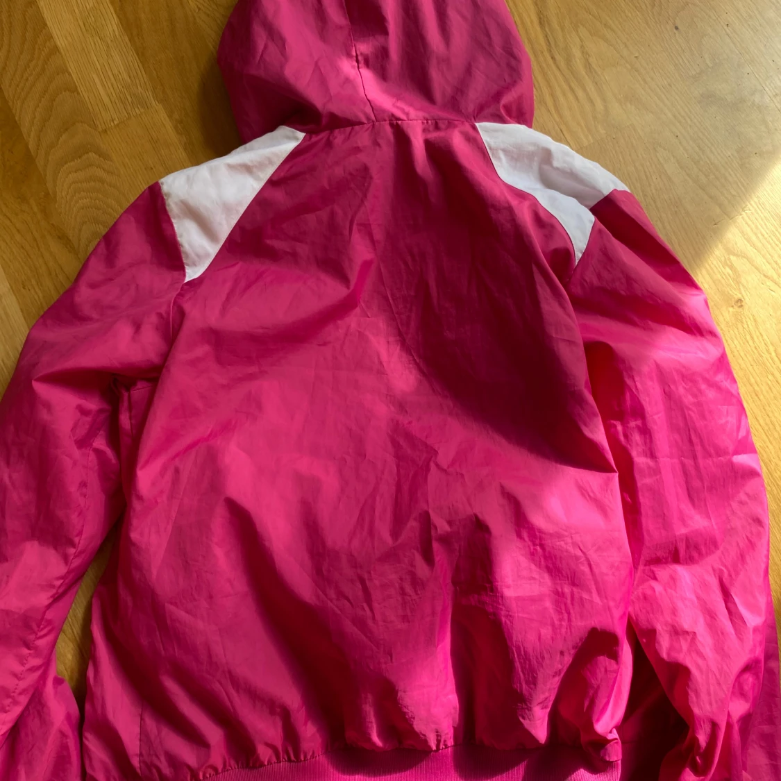 Nike rosa och svart vindjacka med huva - 2