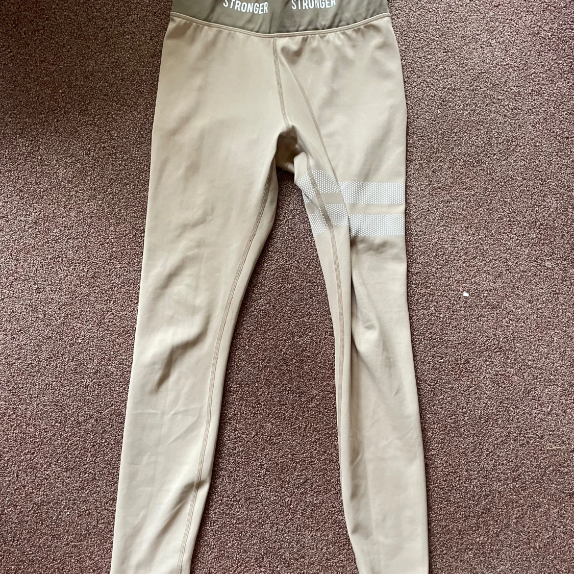 Beige leggings från Stronger