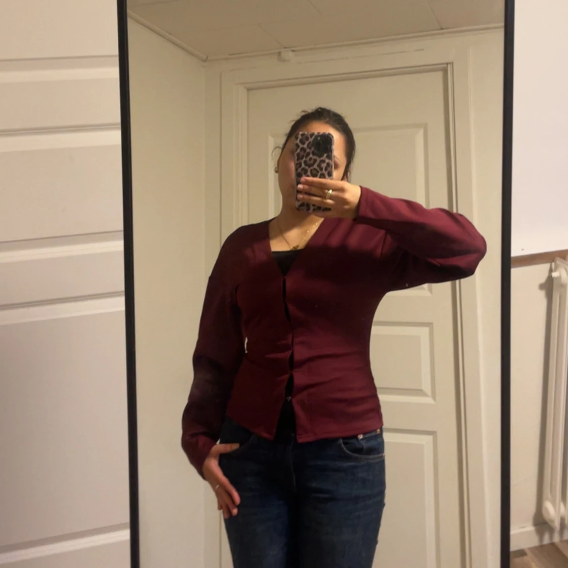 Vinröd kofta med knappar - 1