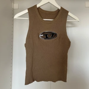 Diesel topp - Topp med märke på, också köpt i Bangkok. Aldrig använd. Strl S