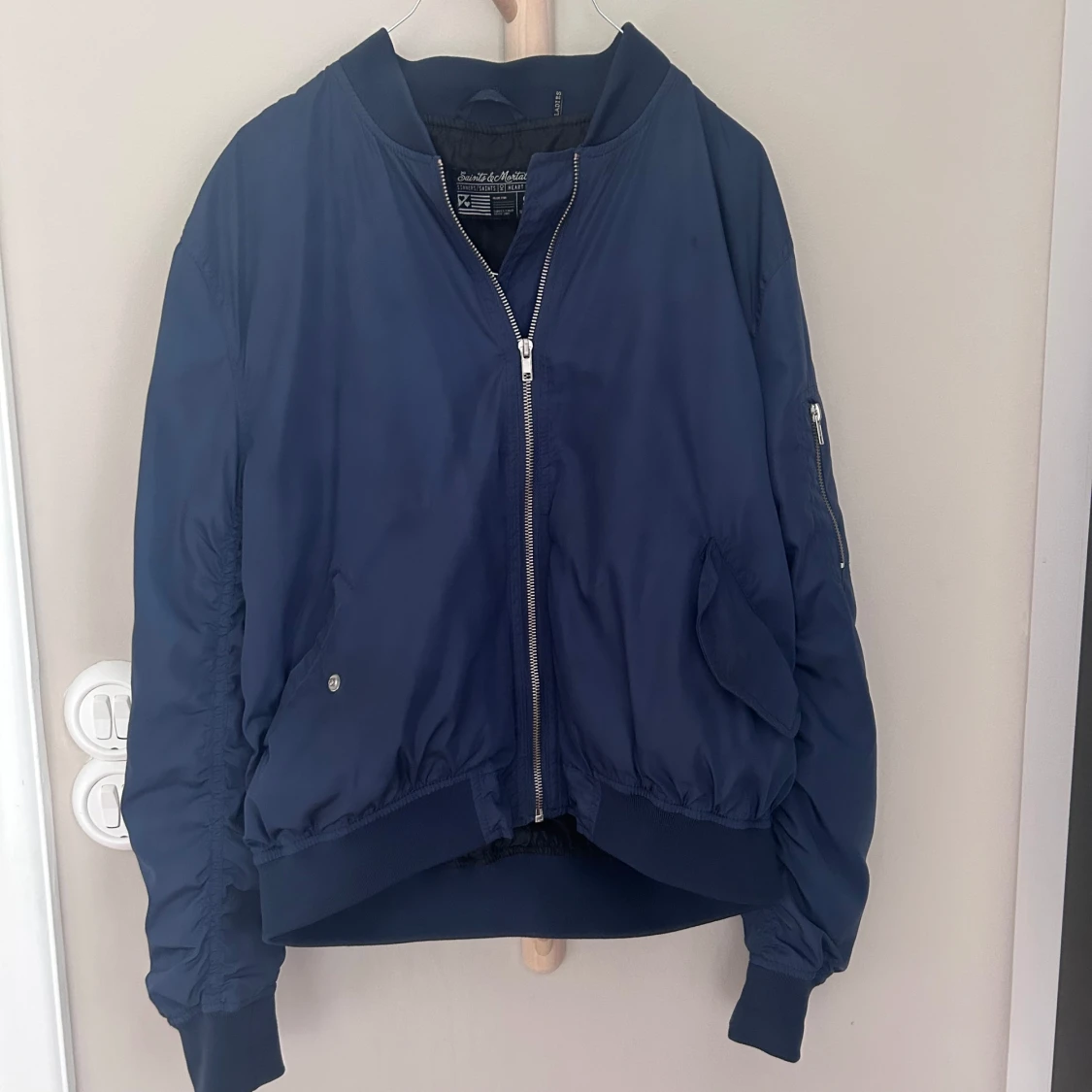 Mörkblå bomberjacka Saints & Mortals