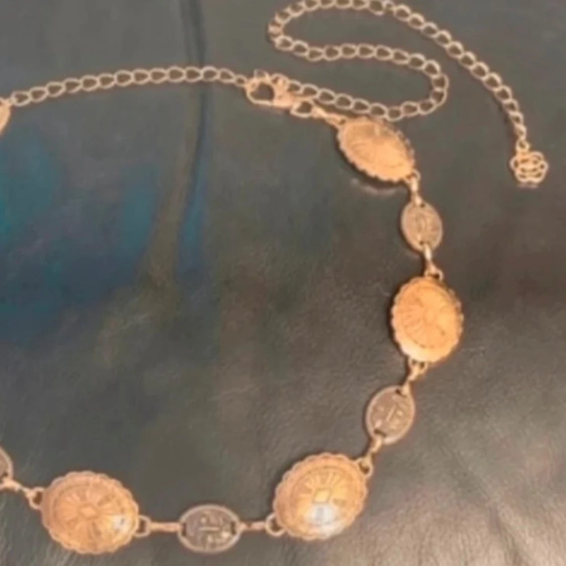 Boho kedjebälte med präglade medaljonger – retro, western & alternativ stil Nytt & oanvänt  - 2