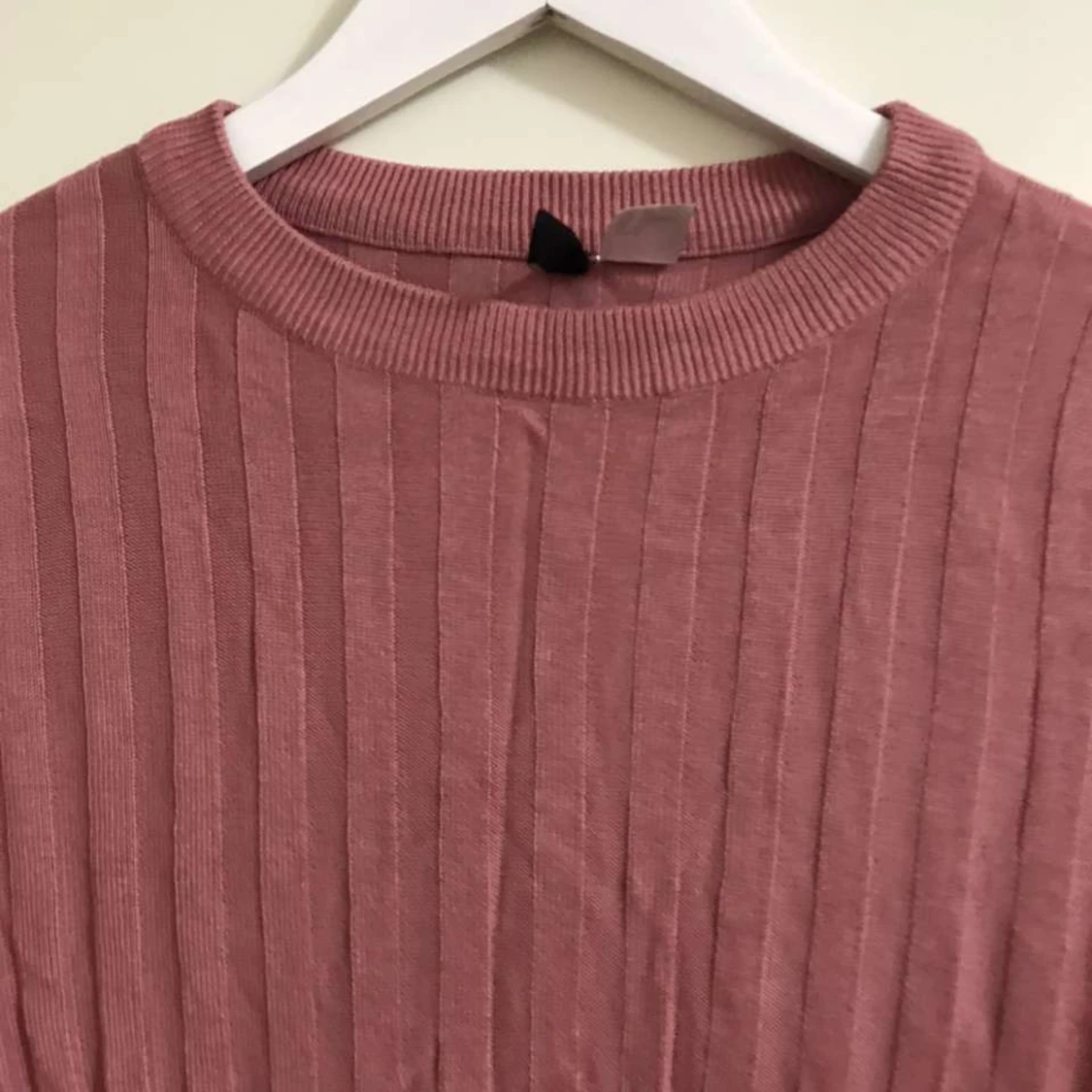 Ribbad rosa långärmad tröja - 1