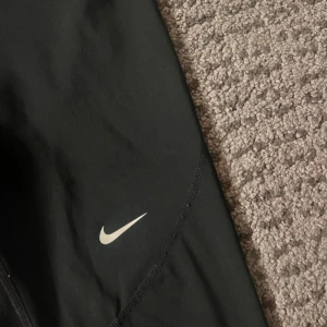 Nike träningsbyxor - Super snygga nike träningsbyxor, hör av er vid frågor!💗