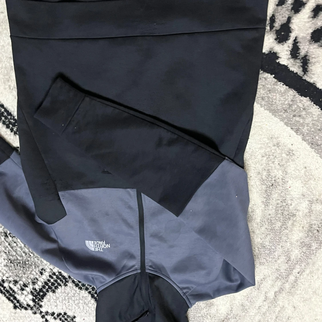 Svart och grå hoodie från The North Face - 3