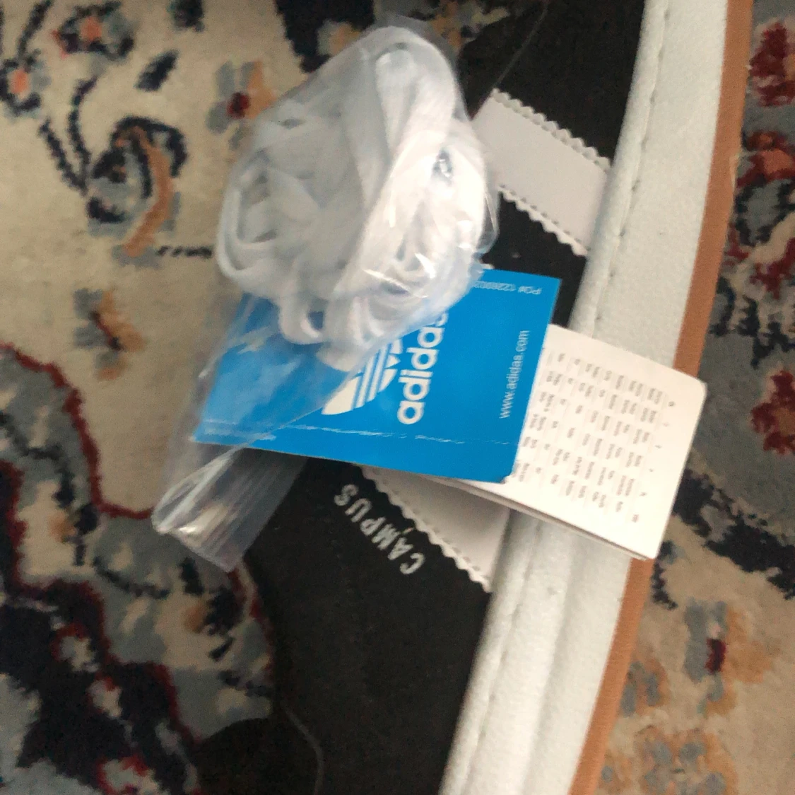 Svarta Adidas sneakers med vita ränder - 4