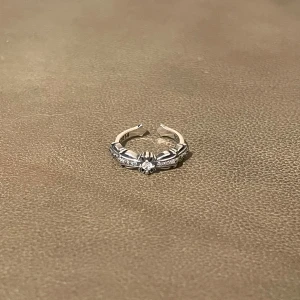 Chrome Rockstar Wedding Ring - Storlek 9, 19 mm diameter. Delvis justerbar