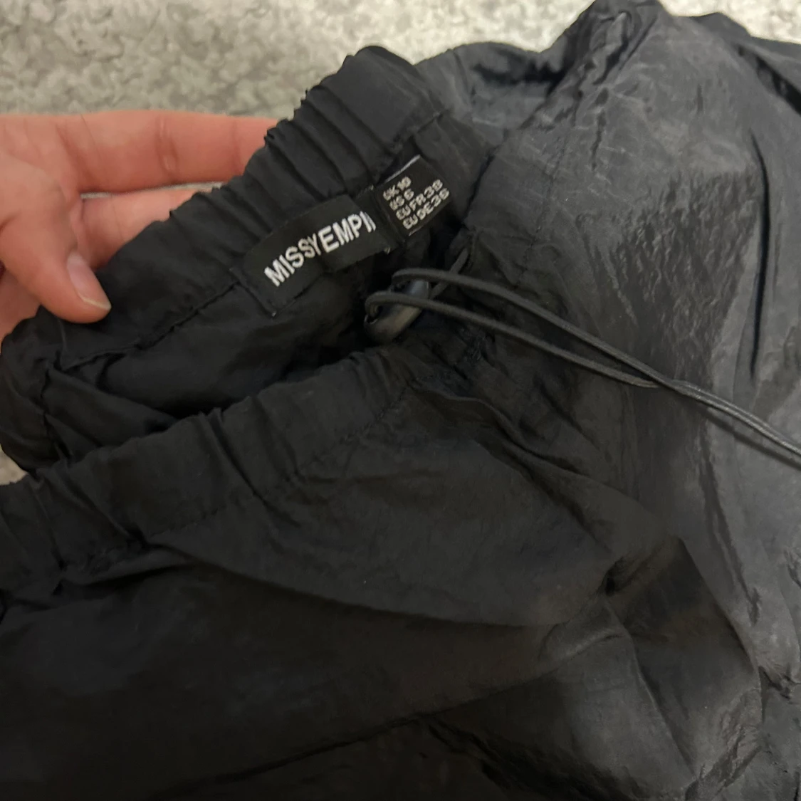 Svarta cargobyxor från Missy Empire - 3