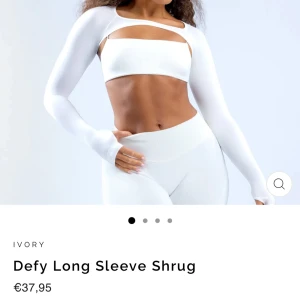 DFYNE  - Dont buy this! Jag letar efter en vit DFYNE bolero, storlek xs. Sälj den till mig!!!!!!!!!