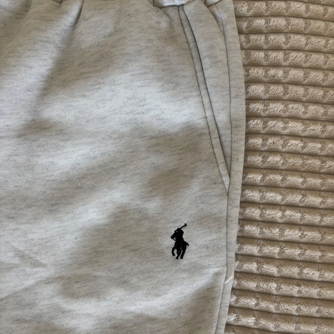 Grå mjukisbyxor från Polo Ralph Lauren - 2