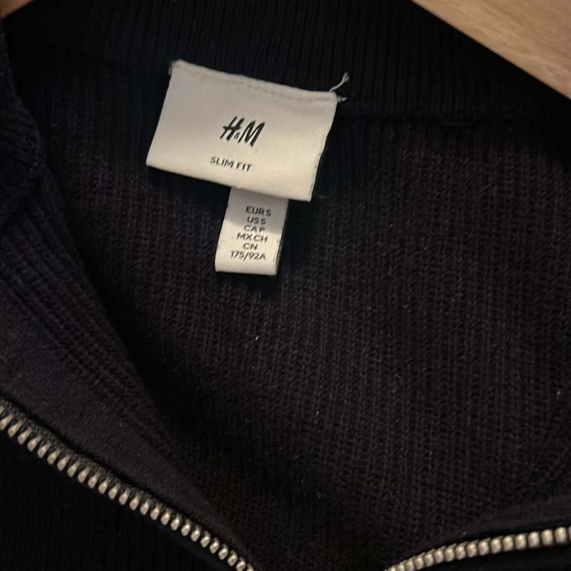 Mörkblå stickad tröja med dragkedja från H&M - 2