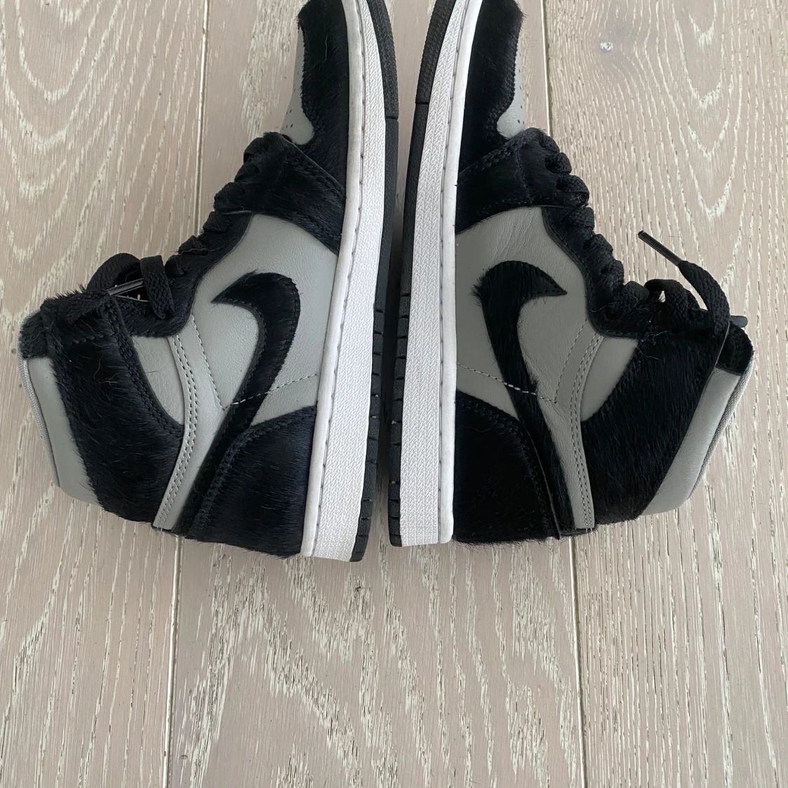 Nike Air Jordan 1 High svart och grå - 3