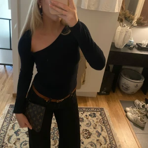 Snygg vardags topp - Supersnygg vardagstopp från Zara med detaljer💗 Storlek S