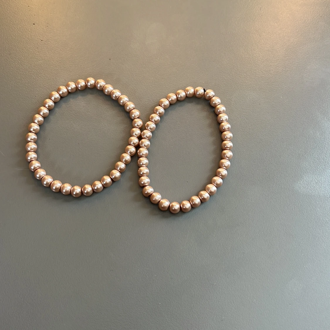 Pärlarmband i beige