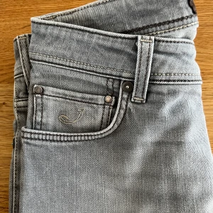 Jacob Cohen - // Jacob Cohen jinz slim fit // 30/30 men sitter som 30/32 // Mycket bra skick // Pris kan diskuteras 