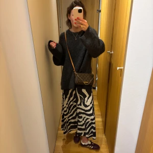 Zebramönstrad långkjol - Kollar intresset på denna svin coola kjol som piffar upp ens outfit look till topp 😍😍😍😍😍 skriv va du hade kunnat betala för den!