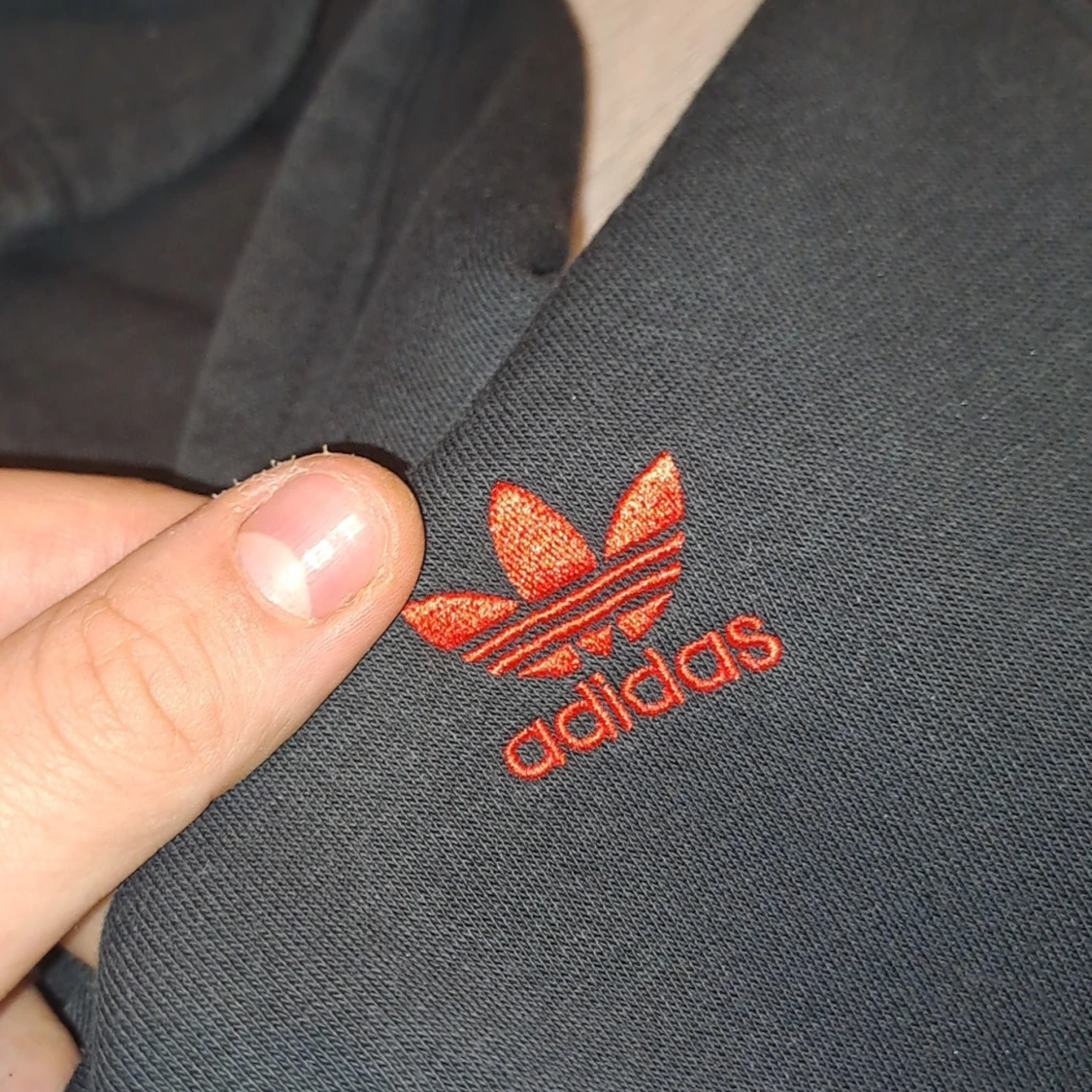 Svart hoodie och byxor från adidas - 1