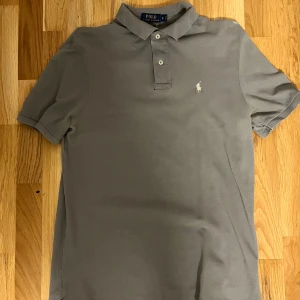 Ralph Lauren Piké - Säljer flera Ralph Lauren pikéer (kolla andra inlägg), vid köp av flera kan man få rabatt.