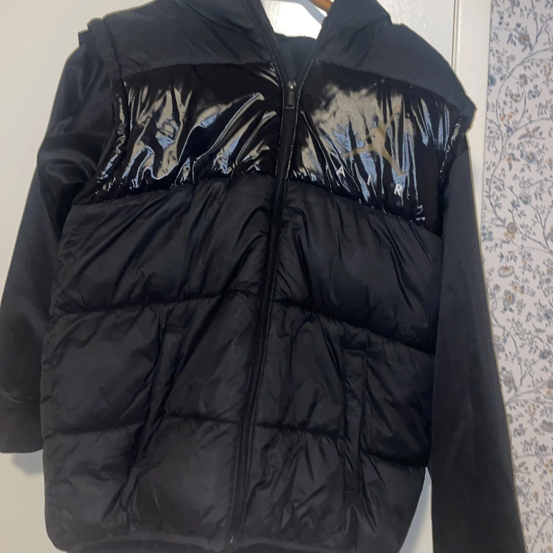 Svart pufferjacka från Jordan