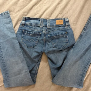 Pepe jeans  - Snygga blå jeans från Pepe Jeans. Använd fåtal gånger 10/10 skick. Köpta för 900. St 25x32🌟