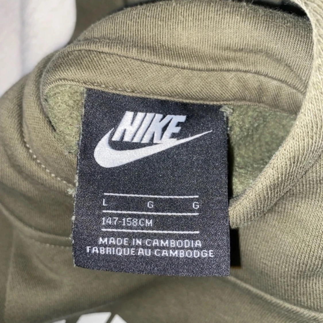 Olivgrön hoodie från Nike - 2