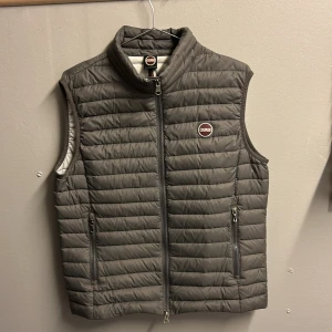 Grå quiltad väst från Colmar - Colmar väst i bra skick storlek 52