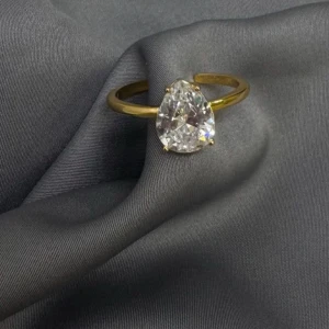 Guldfärgad ring med stor klar sten *925 silver  - Helt ny i förpackning , justerbar ring 