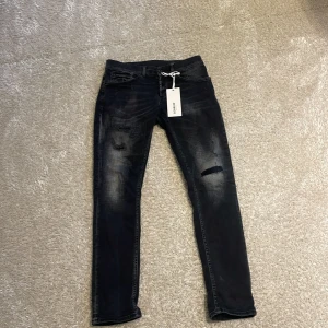 Dondup jeans  - Riktigt feta Dondup George jeans, storlek 32, inga deffekter på jeansen. 