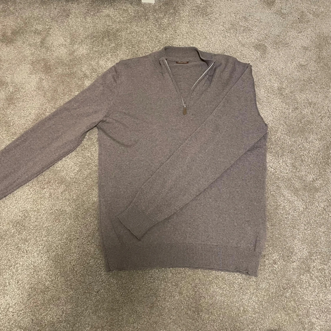 Stickad stenströms tröja