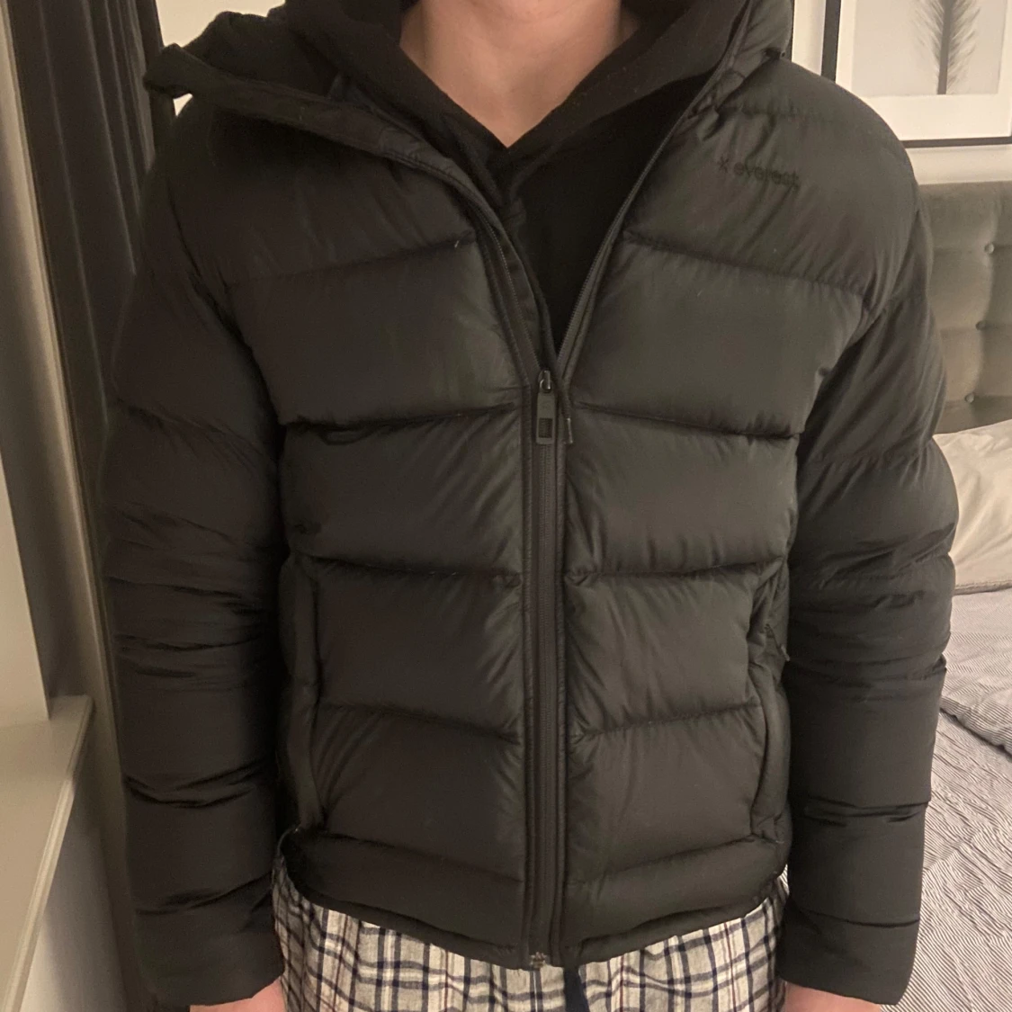 Svart dunjacka med huva - 2