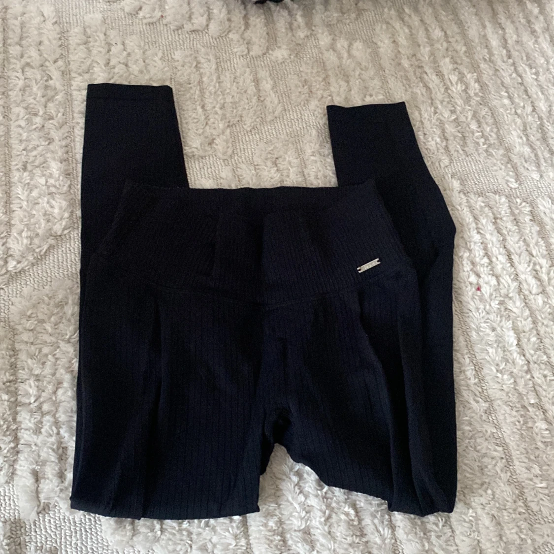 Svarta ribbade leggings från aimin 