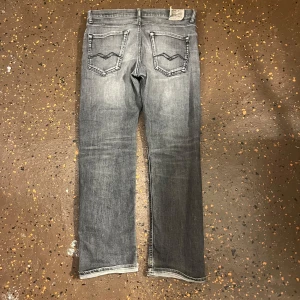 Grå jeans från Replay - 165 cm