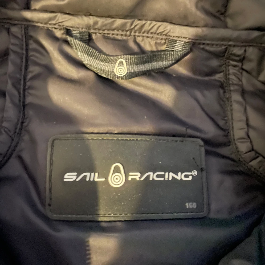Svart jacka från Sail Racing, stl 160 - 2