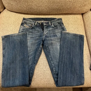Diesel jeans - Säljer dessa jätte fina lågmidjade straight/booth ut jeans från diesel!
