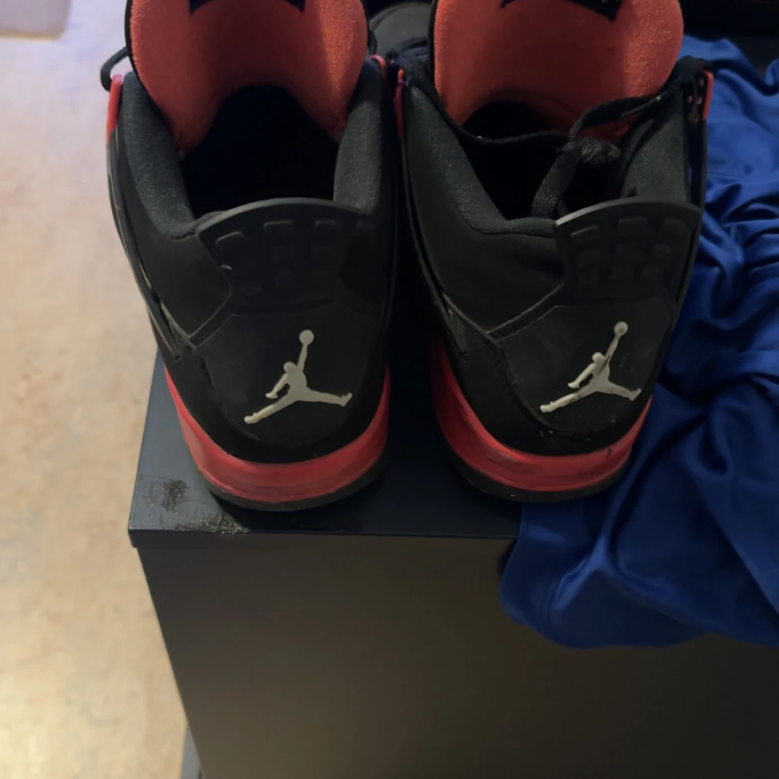 Jordan 4 red thunders - 1