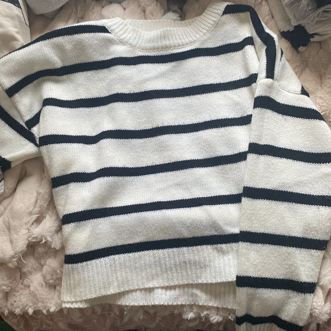 Vit och svart randig tröja från Shein - 1