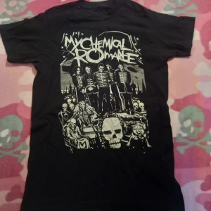 MCR tshirt  - Superswaggy! köpt på plick men bara använd av mig några enstaka gånger.