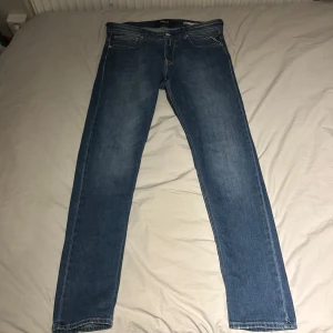 Replay jeans - Ett par väldigt fina replay jeans använda en gång säljer för att fick ett par likadana, nypris 1600