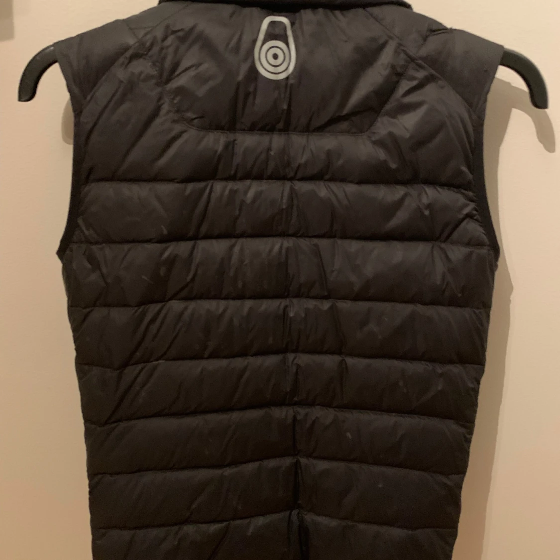 Svart dunväst från Sail Racing - 2