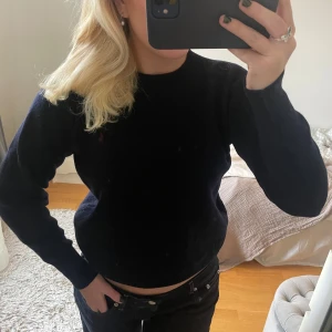 Ralph lauren vintage - Vintage ralph lauren stickad. Har ett litet hål i frramsidan, syns dock ej när man har på sig den. 🤍