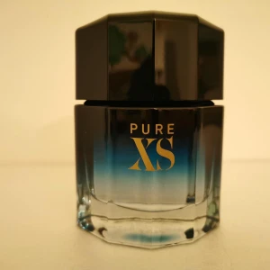 Paco Rabanne edt Pure xs  - Det är en väldigt fin mörkblå och på förpackningen guldig parfym! Den är oanvänd och står bara.  Priset går att förhandla! 