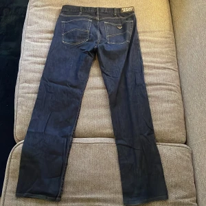 Armani Jeans - Mörk blå Armani jeans. Baggy Jeans.