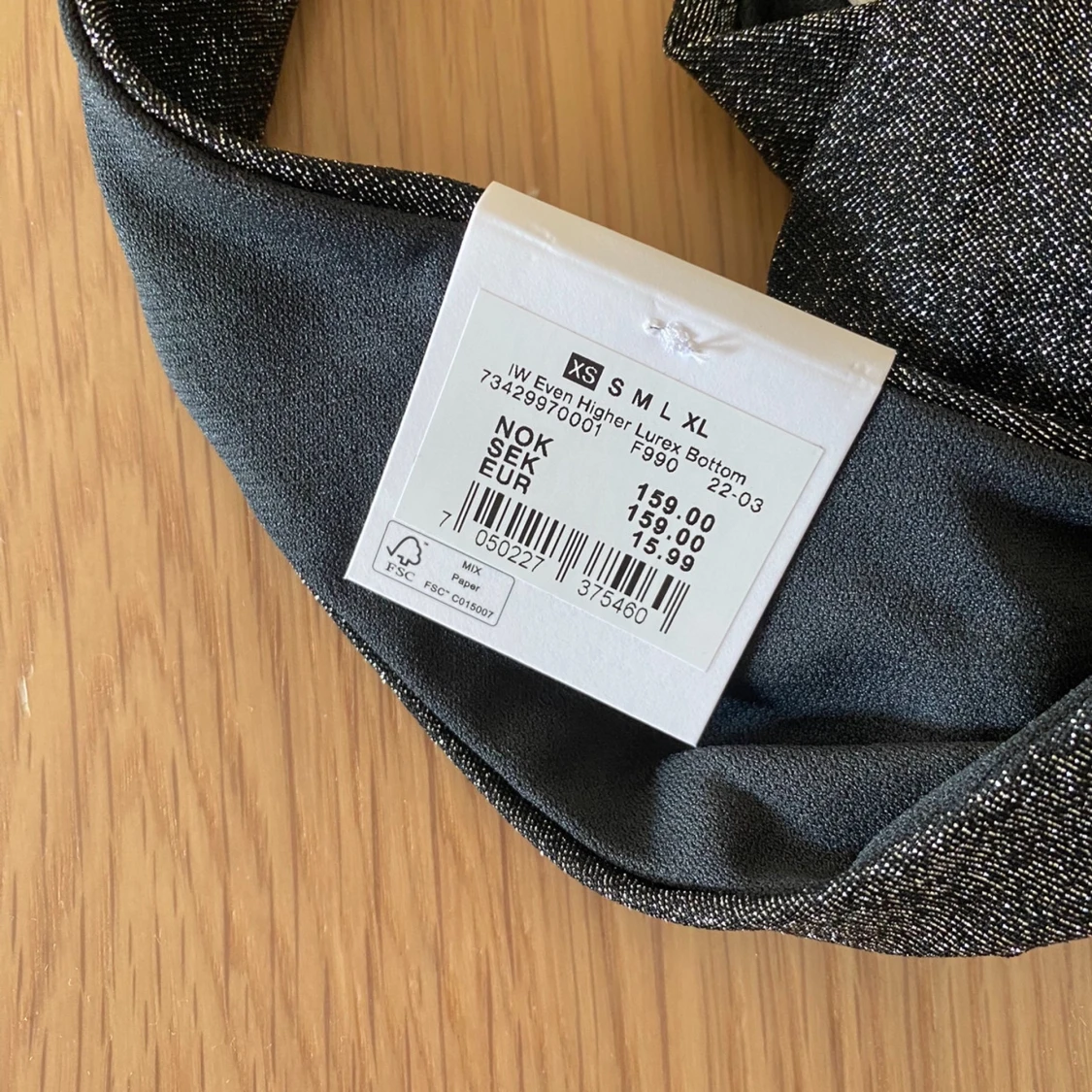 Svart bikini med glittriga detaljer - 90