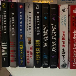 Böcker - Priset varierar beroende på vilken bok du köper. 