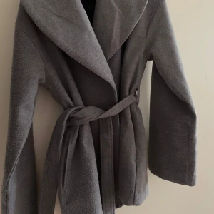 Grå kappa  - Grå kappa, bra skick!! 