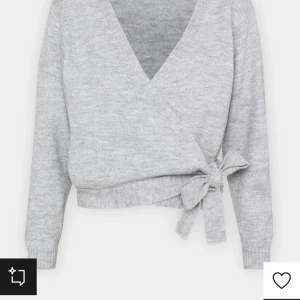 Stickad tröja  - Aldrig kommit till användning 