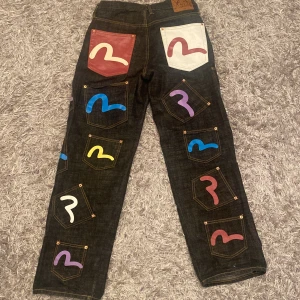 Evisu jeans - Säljer nu mina evisu multi pocket jeans pågrund av att de kommer inte till användande längre. Har ni den minsta funderingen är det bara att fråga på ( priset är inte ristat i sten)
