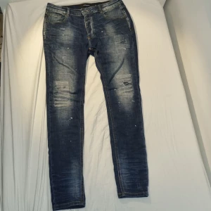 Alessandro zavetti jeans - Asfet 💯Alessandro zavetti JeansFrån Italien. Skick 10/10👑 använt fåtal gånger köpte nytt i england för 1500kr🙏.pris är inte hugget i sten💯.Meddela vid några frågor👑